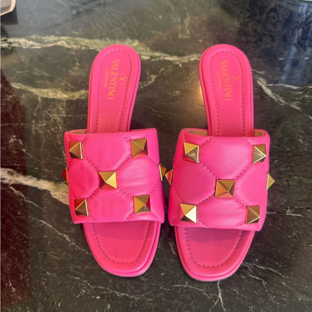 Valentino Pink Quilted heels - Picture 2 of 7